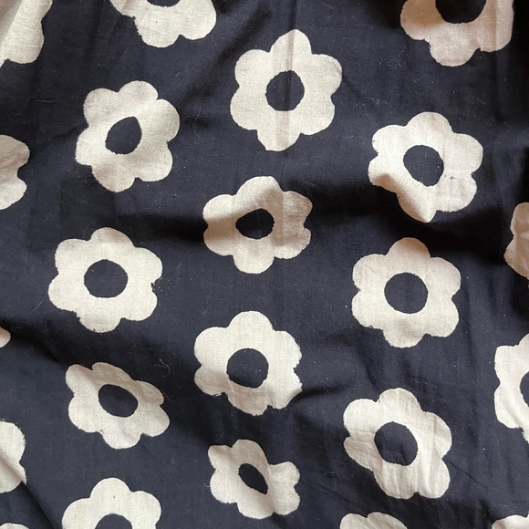 Katrina Noir Daisy Dress - Picture 6 of 7